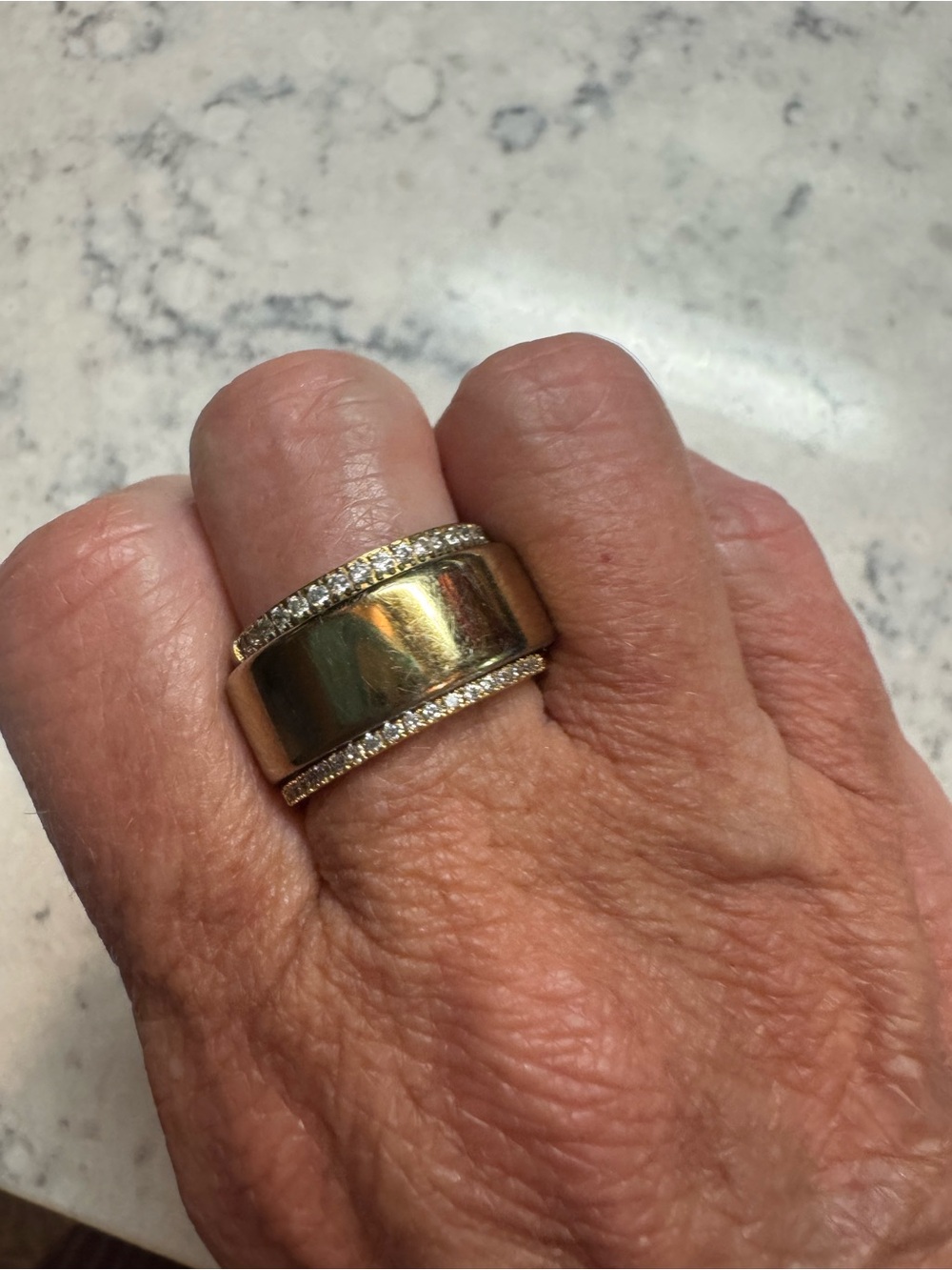 Oura Ring 4 - Gold - Size 7 - Includes accent rings
